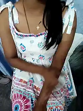 Webcam Model (tamil_thaara03)  is live.Free join now!