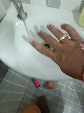 ridetoheaven (Ask my age) - Cum in public