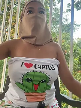 yuli_arabic (F young) - play with my clit close up