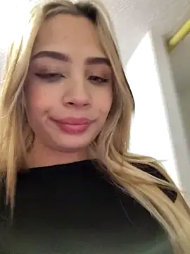 bebitafiu69 (F young) - 20 squats 😏