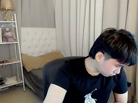 davincihugecock - Davincihugecock's free webcam - UK Sex Cams