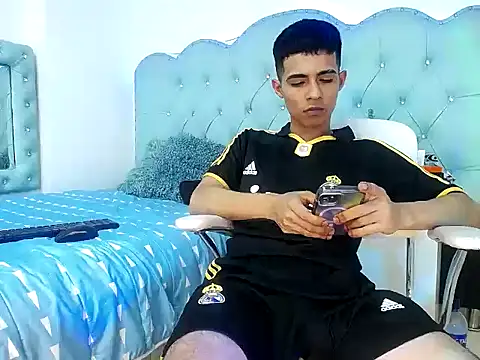 apolo_richards (M young) - Show hard cock quickly🍆💦