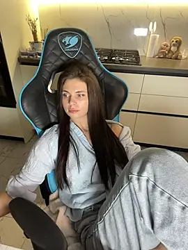 CurlyLara Live Webcam on Stripchat