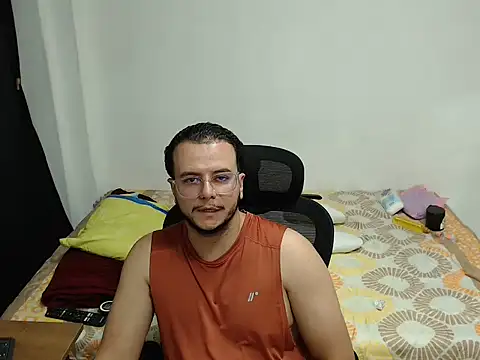 cloudsxxx - Cloudsxxx's free webcam - UK Sex Cams