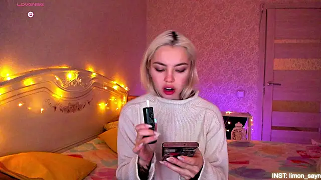 LillyMoure_ live sex cam