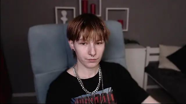 guitarandangell (F young) - What's under T-shirt today?