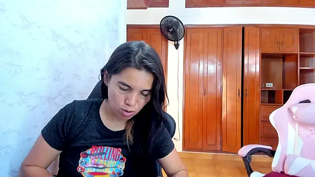 emily_and_soffy - Emily_and_Soffy's free webcam