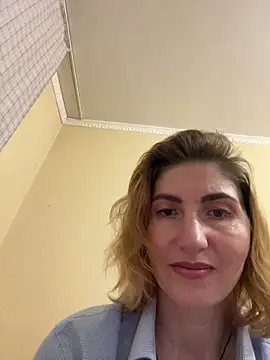 Webcam Model (_Crystal_2)  is live.Free join now!