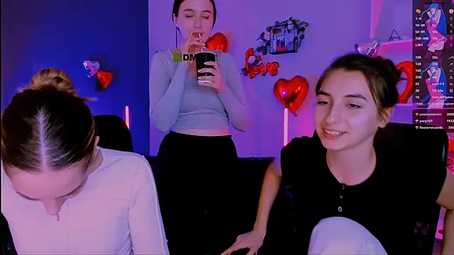 leslie_bird Live Webcam on Stripchat