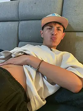 NaytonFreeman live sex cam