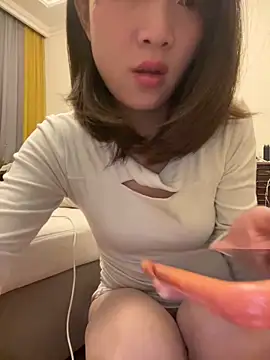 美女littleqiu在线直播