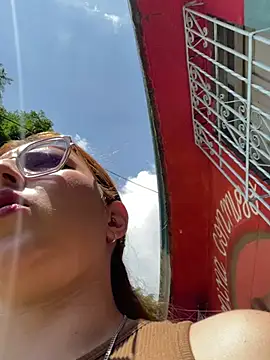 Webcam Model (CoraVibes) is live