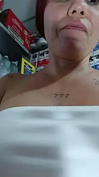 queen_lorena (F milf) - play with fingers in ass