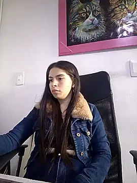 emilygrooe - Emilygrooe's free webcam - UK Sex Cams