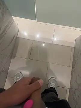 liam_bronw (M young) - Show dick in public