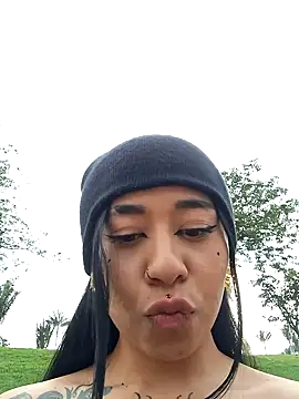 Zafiro_glow live sex cam