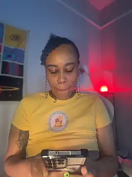 Webcam Model (Lunalovesyou8) is live