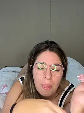 Webcam Model (soyanahii)  is live.Free join now!