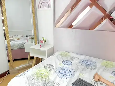 miakleinx - MiaKleinX's free webcam