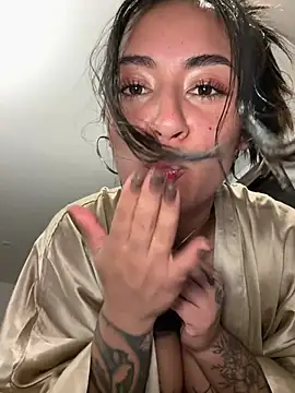 Rae_Lil_White live sex cam