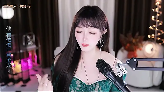 美女xiaoya666--baby在线直播