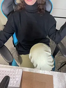 CurlyLara live sex cam