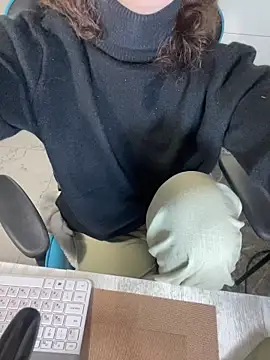 CurlyLara live sex cam