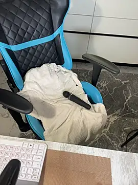 curlylara - CurlyLara's free webcam - UK Sex Cams