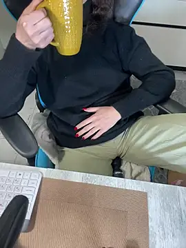 CurlyLara live sex cam