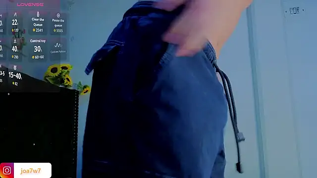 Levii_Ackermann live sex cam