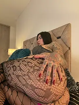 iam_annii (F milf) - spanks my tits in your face