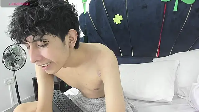 julian_xx (M twink) - Masturbate