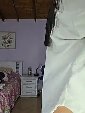 Webcam Model (Princess_AliciaVellami)  is live.Free join now!