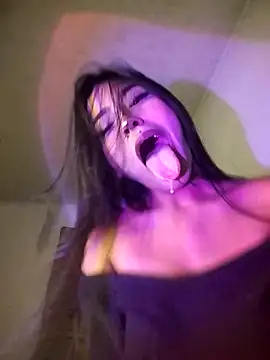 caticaasquiirt_ - Caticaasquiirt_'s free webcam - UK Sex Cams