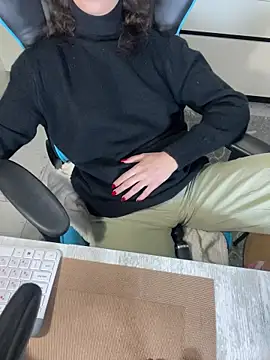 curlylara - CurlyLara's free webcam - UK Sex Cams