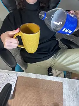 curlylara - CurlyLara's free webcam - UK Sex Cams