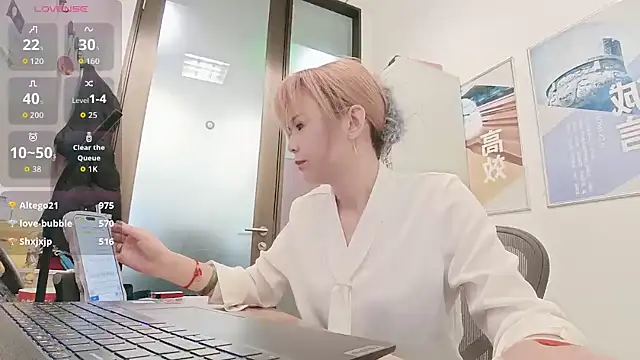 KKMM168 live sex cam