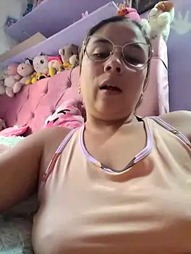 Webcam Model (selena_gomez2)  is live.Free join now!