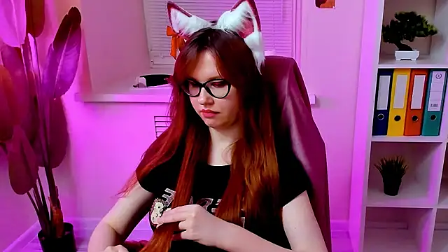 CarolGiggly live sex cam