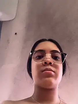 NAUGHTY_LITTLE_18 webcam