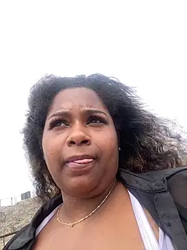 Webcam Model (xoxoSELENAxoxo)  is live.Free join now!