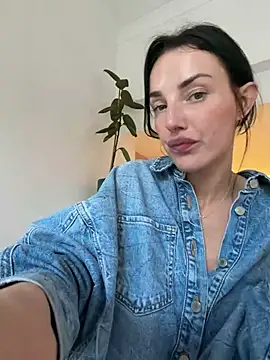 Webcam Model (Remirosee)  is live.Free join now!