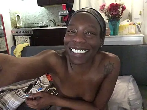 littyleesh1 - Littyleesh1's free webcam - UK Sex Cams