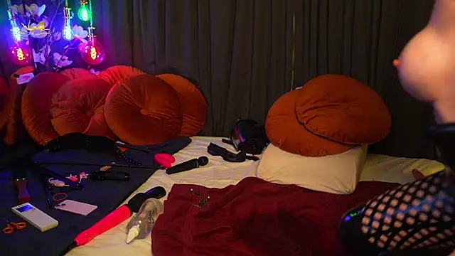 lacie_le_beauty - Lacie_le_beauty's free webcam - UK Sex Cams