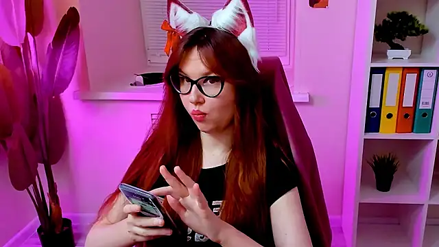 carolgiggly - CarolGiggly's free webcam