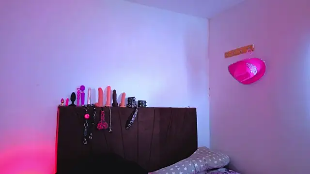 iam_kimhendrick - Iam_kimhendrick's free webcam - UK Sex Cams