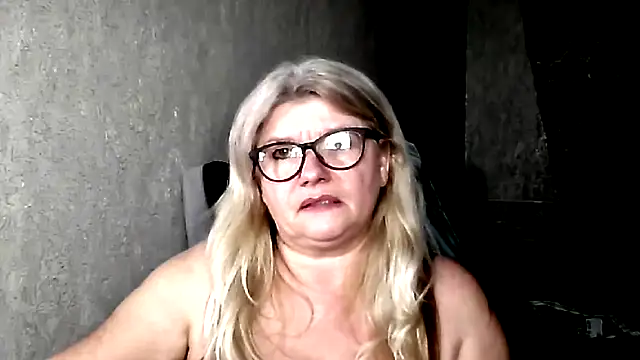 diana_49 - Diana_49's free webcam - UK Sex Cams