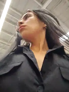 Astrid-- live sex cam