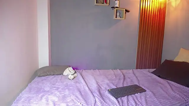 lunita125 - LUNITA125's free webcam - UK Sex Cams