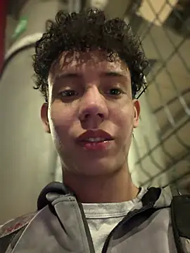 yoursexyjose's live cam